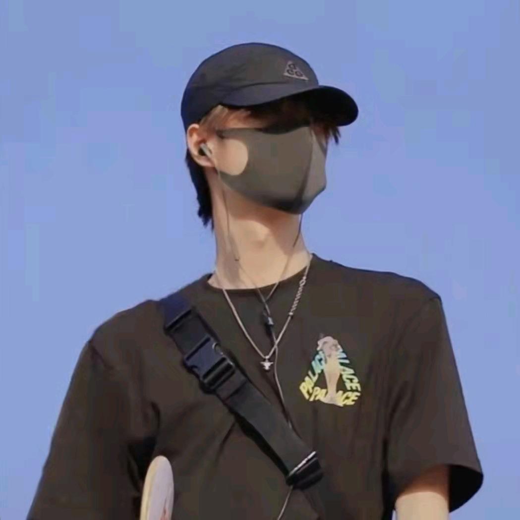 周三