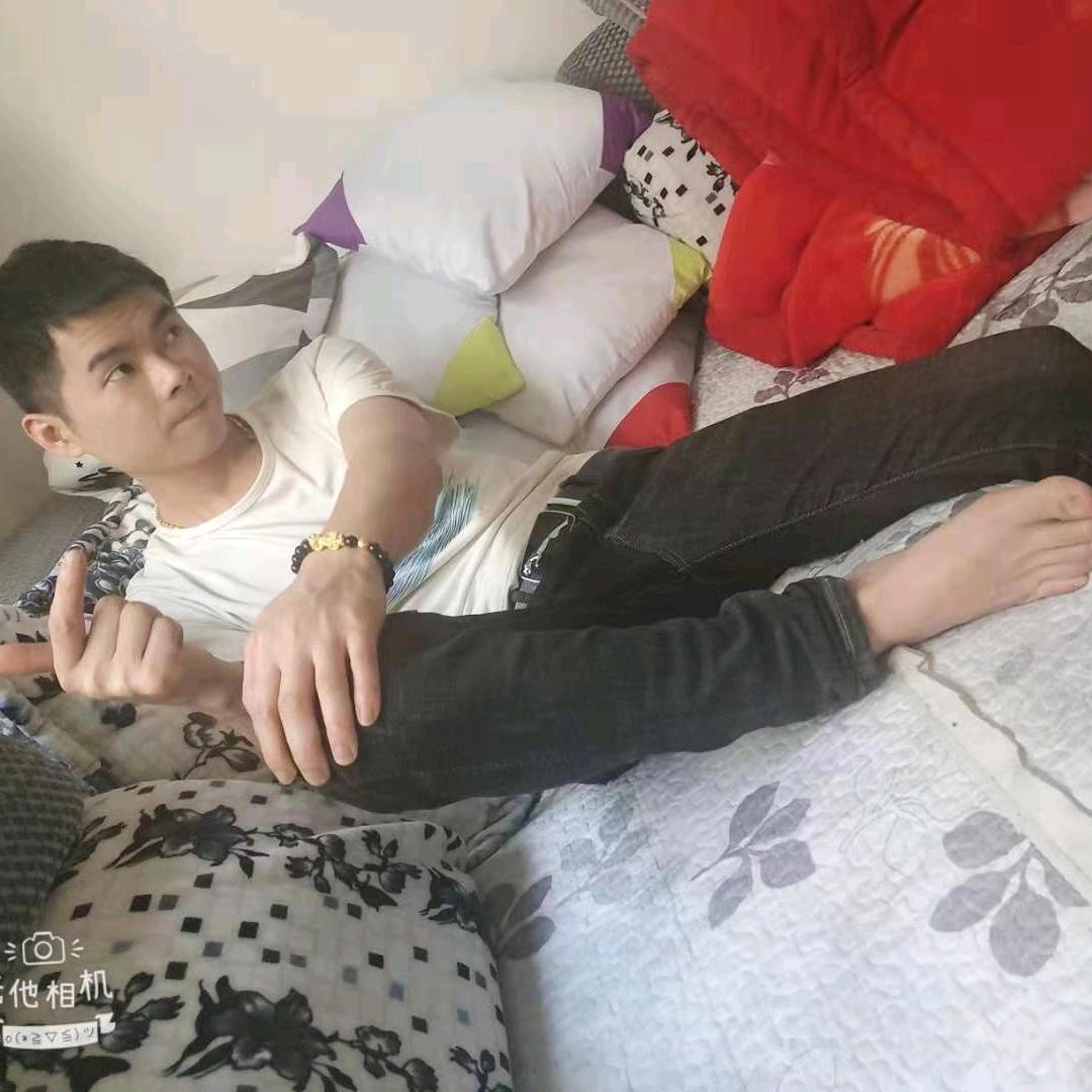 ℒᎭℯ⃝初吻ൢ给了烟