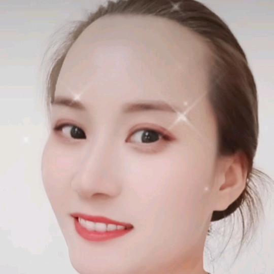 张却不张扬