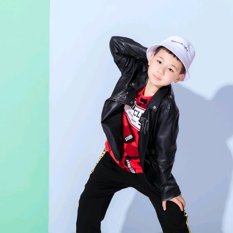 冬雪不会玩抖音