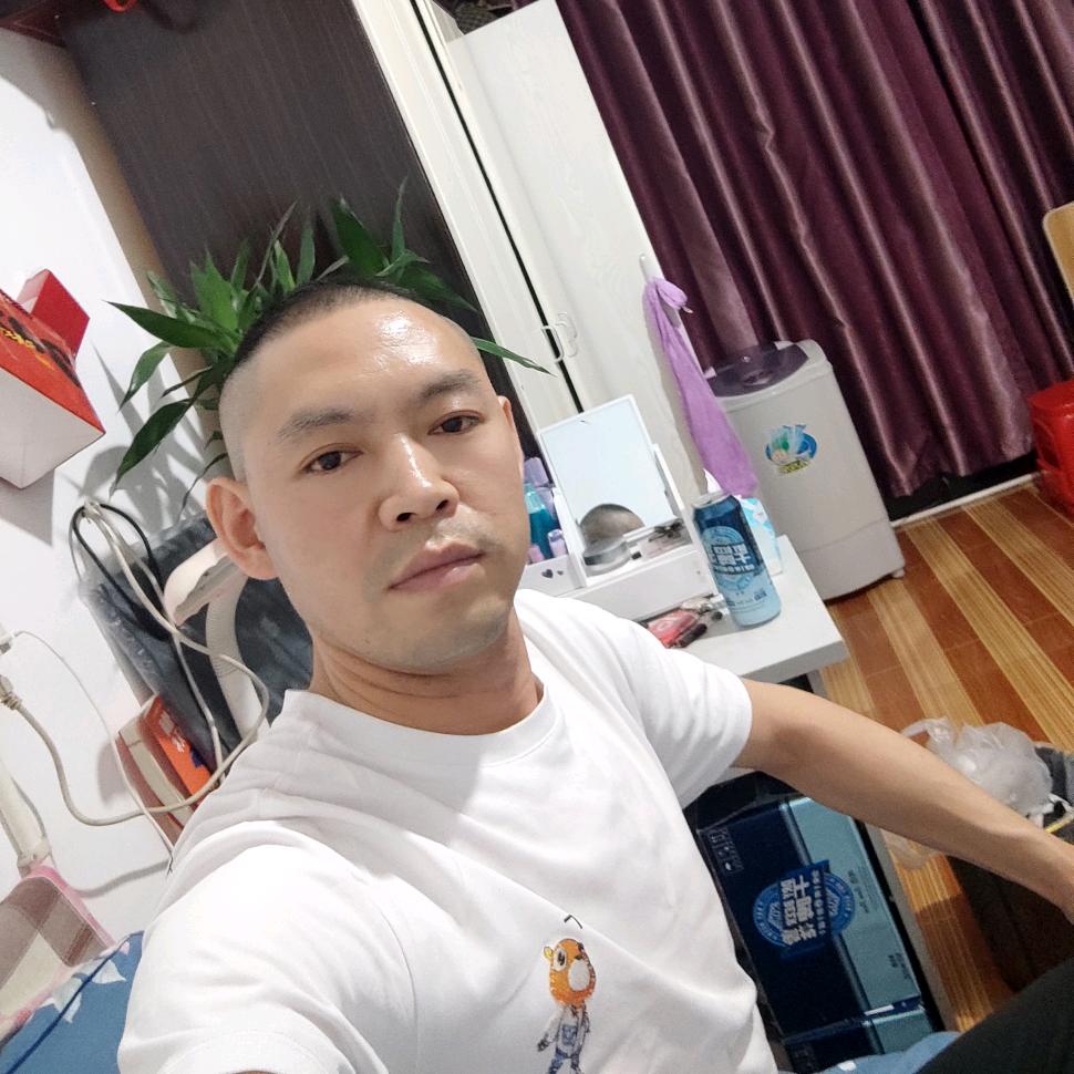 阿亮