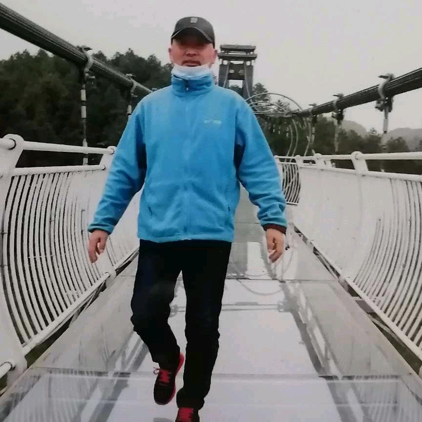 爱笑，爱玩的飞歌