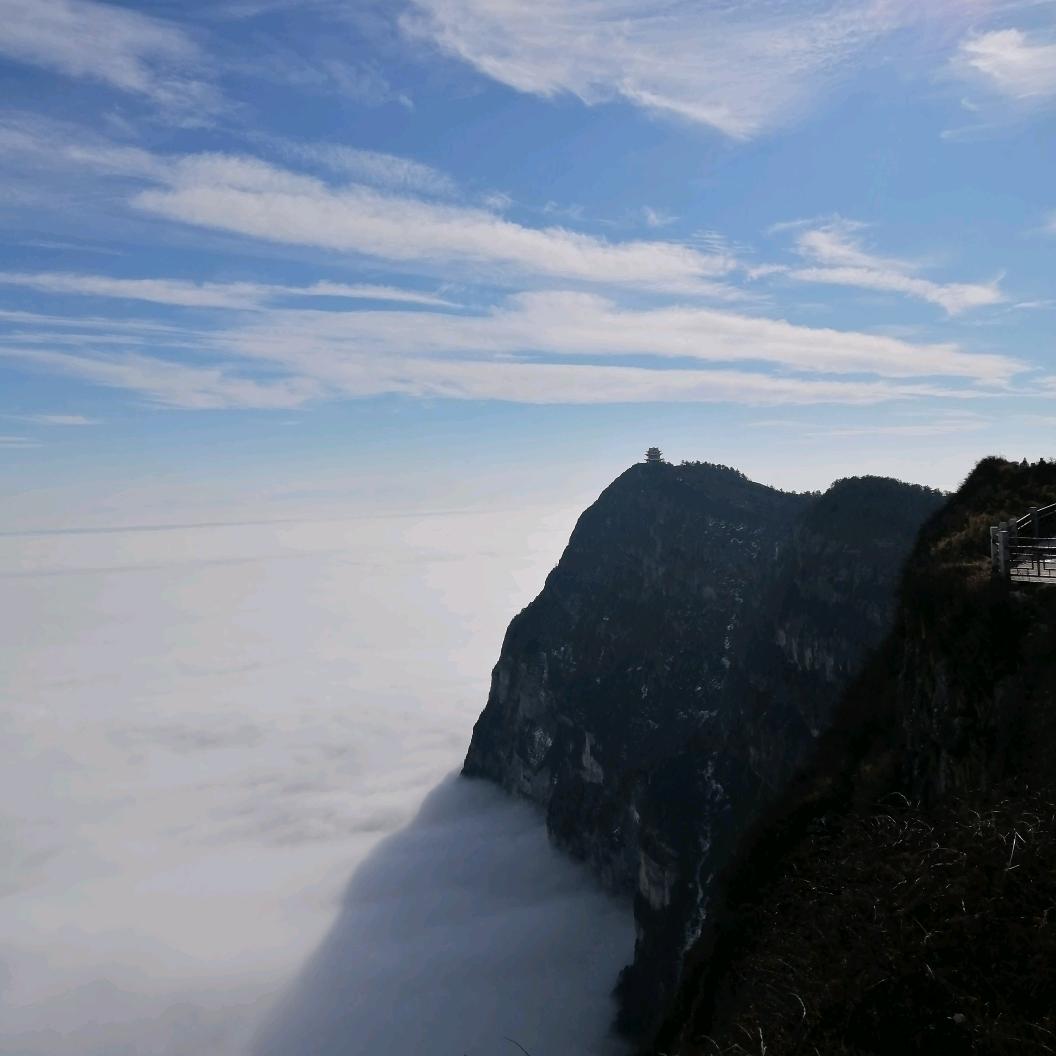 柱下