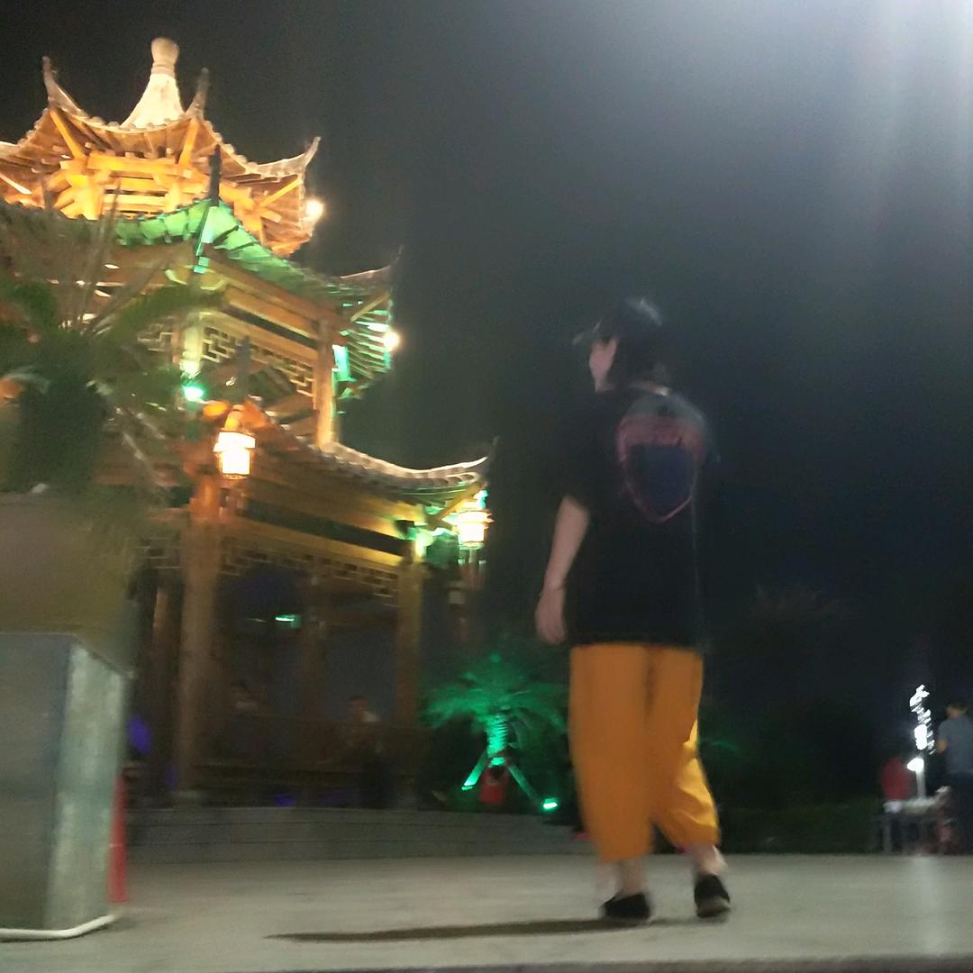 滟