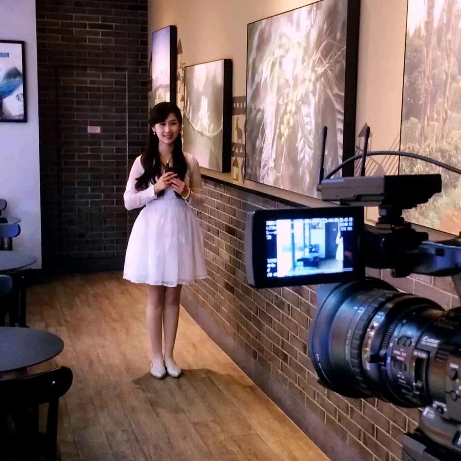 可可爱艺术小兔老师