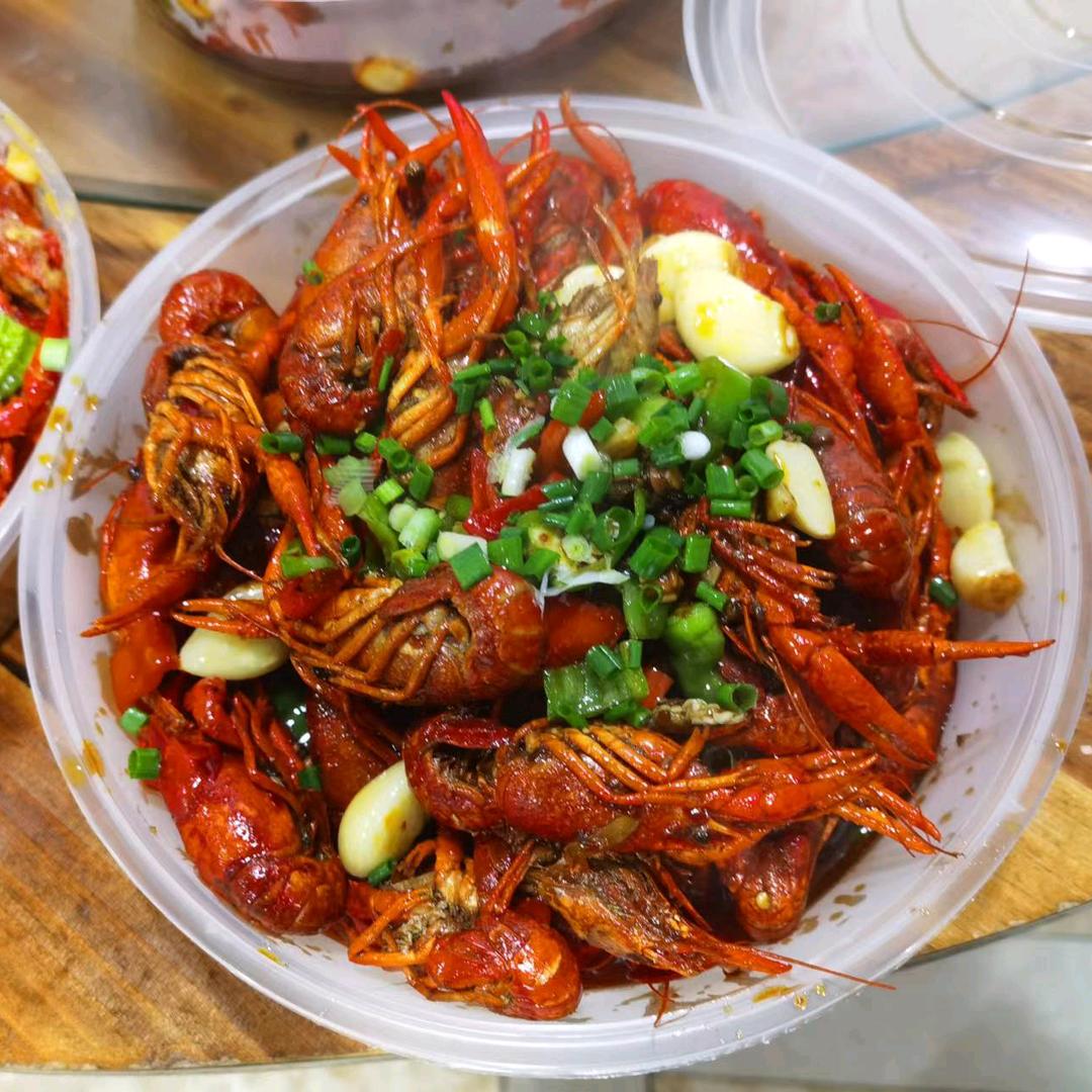 小蒋辣味鸡爪，，中富花园东门口，