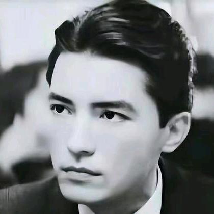 一位不愿意透漏姓名的张智霖先生、