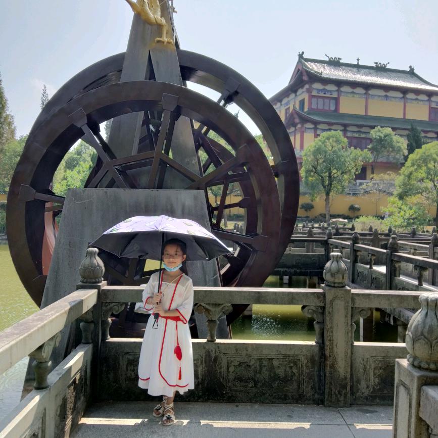 小孩生活就这么简单有得吃就好😄