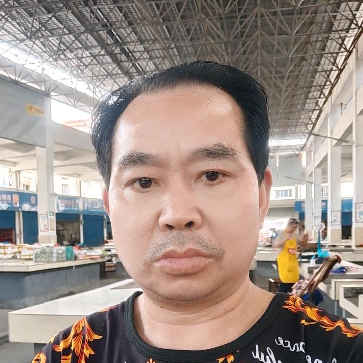 唐万成