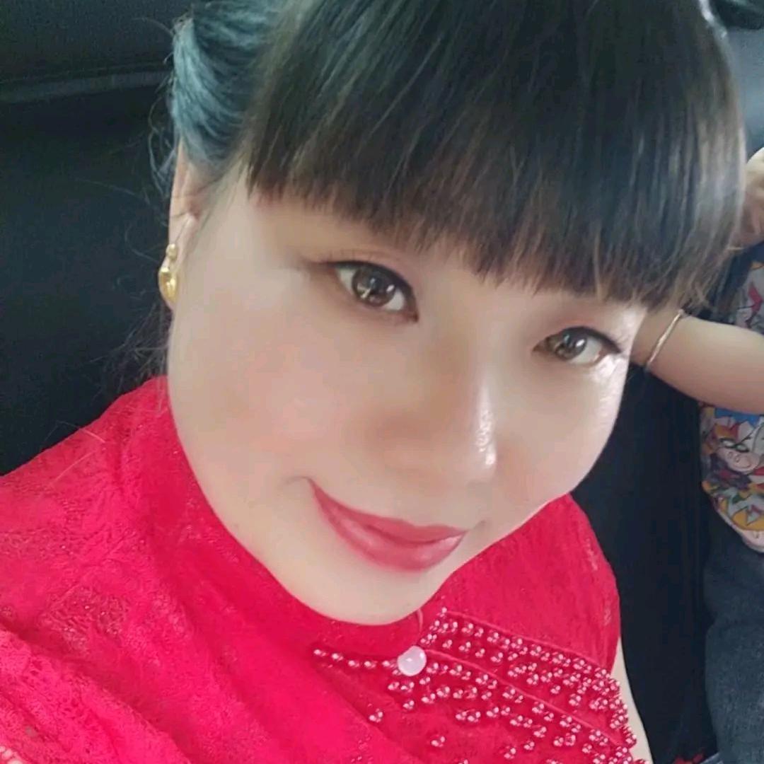 我正微笑看着你