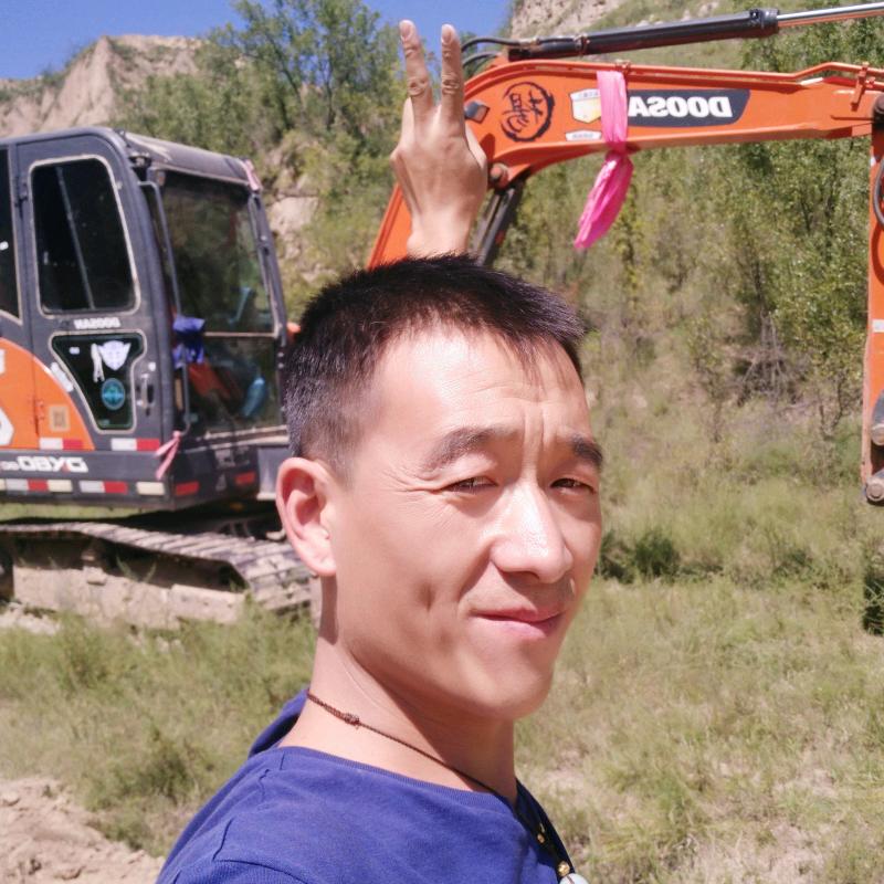 杨博开挖机