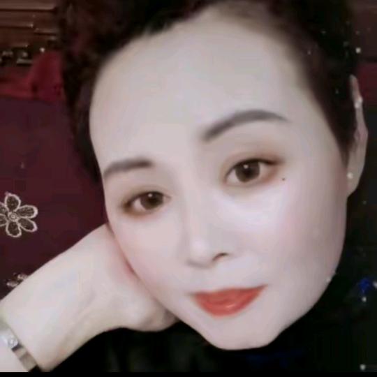 举起酒杯的小号
