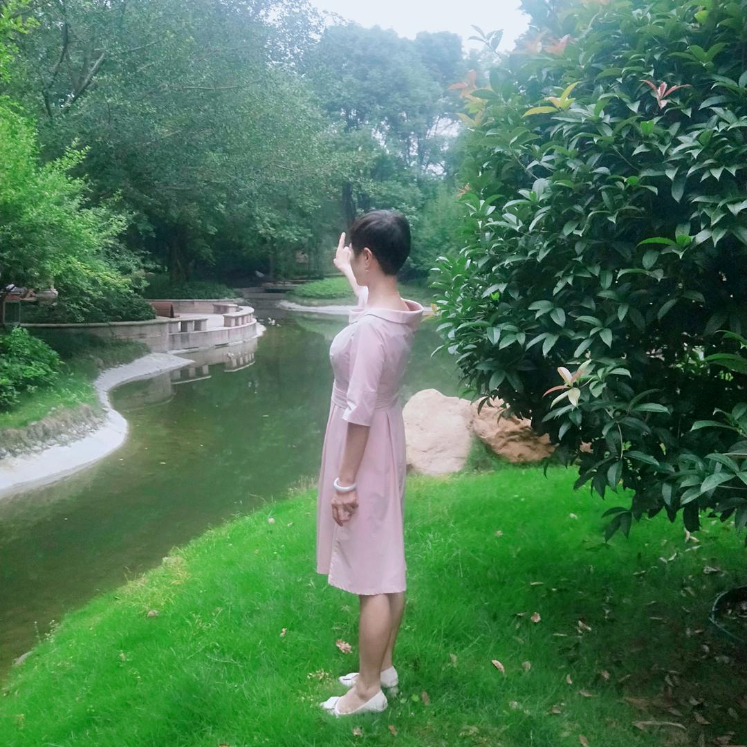 何姐姐（拒绝私聊）