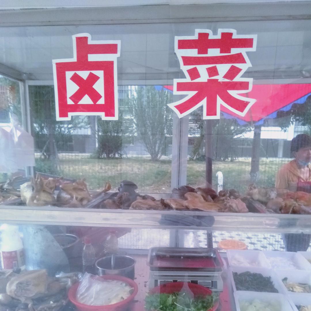 寿滨二期南门陈贵小吃，各种特色卤菜，