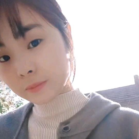 黄小芳