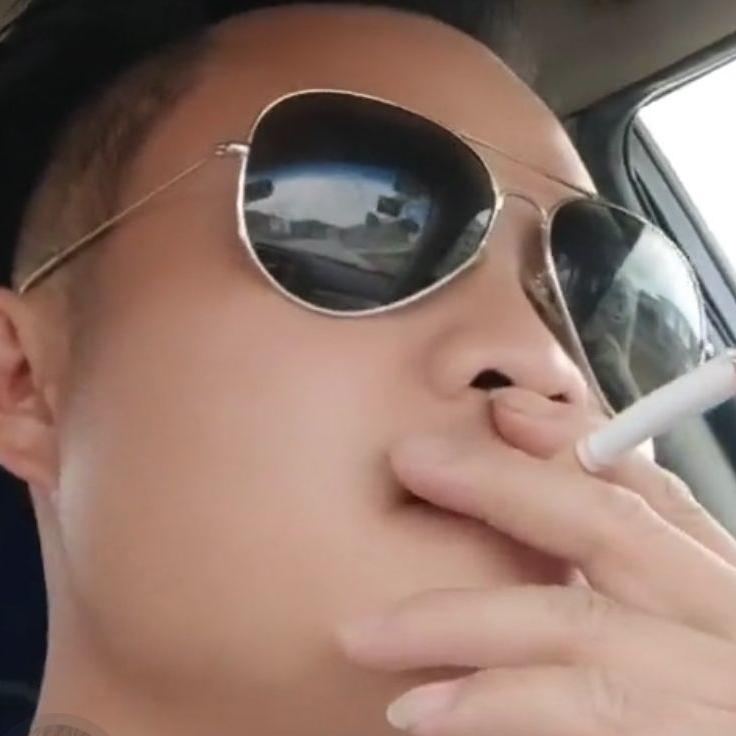 只饮烈酒，不谈过往。