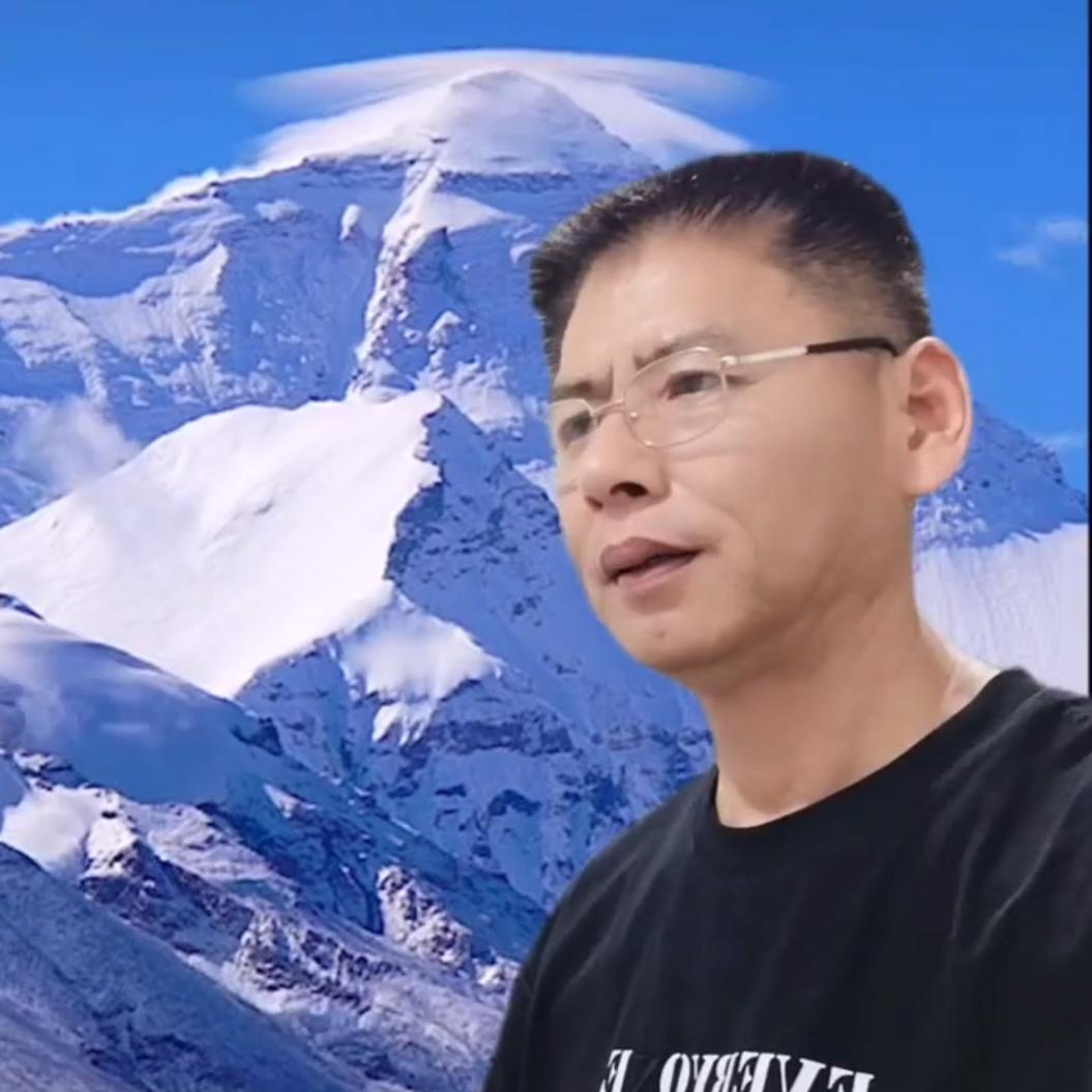 冈仁波齐上空的雄鹰