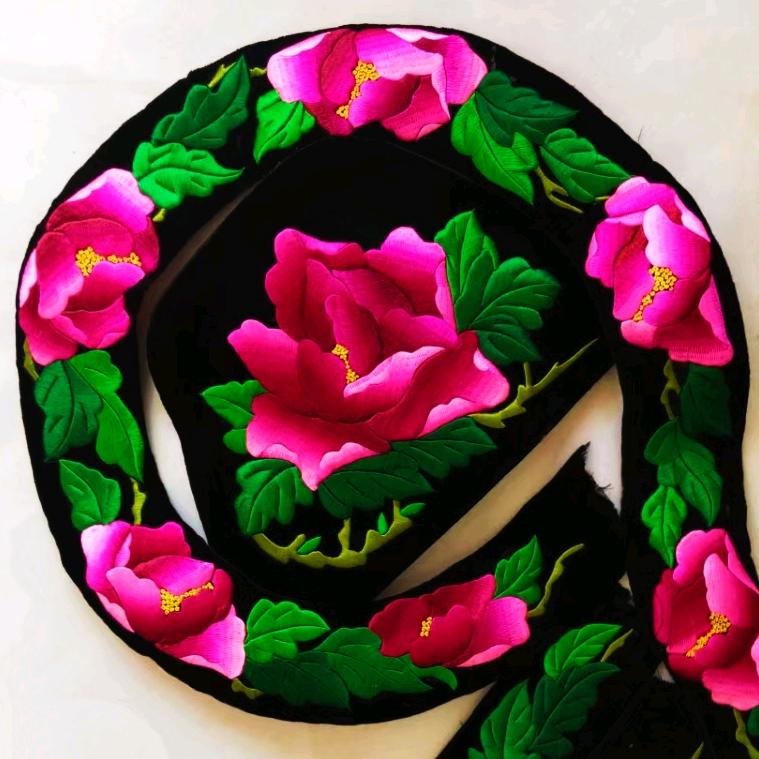 雷山燕儿手工捆金刺绣苗族服装