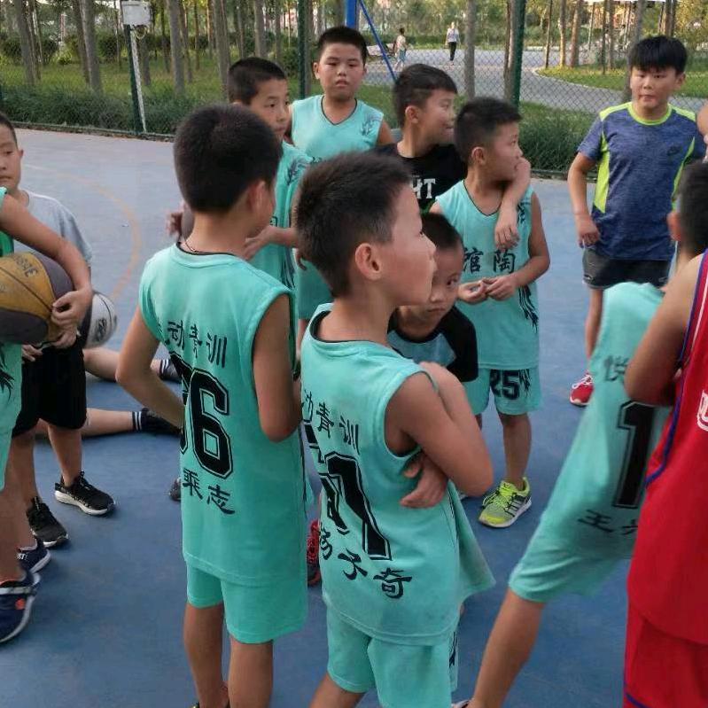 馆陶奥林匹克篮球训练营李教练