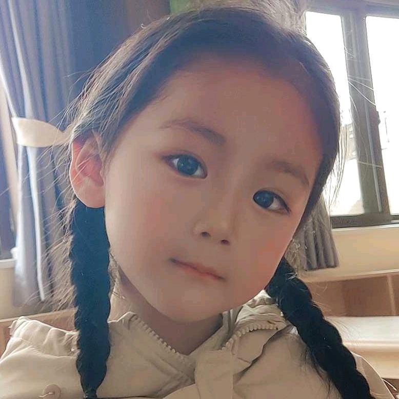 小小七　༽