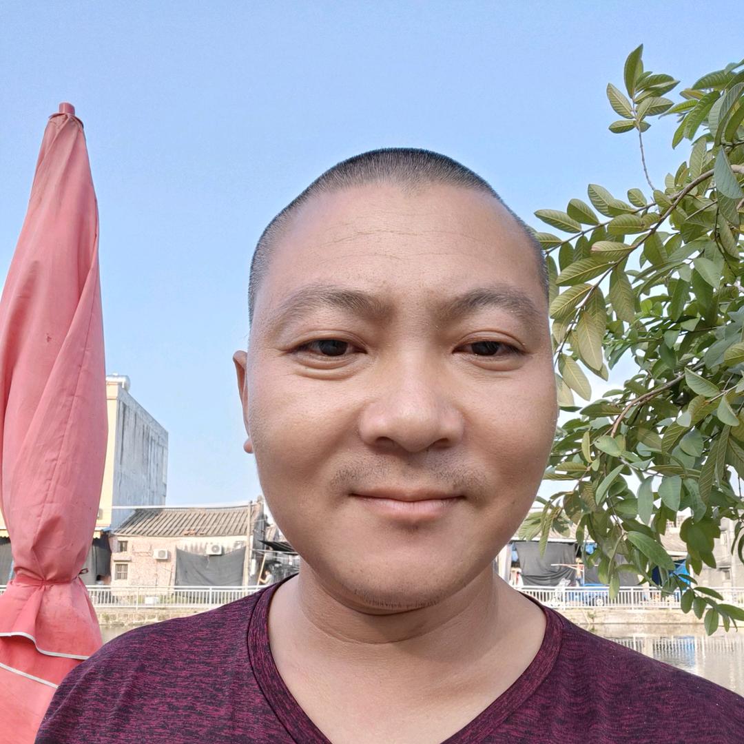 卖海鲜的小哥