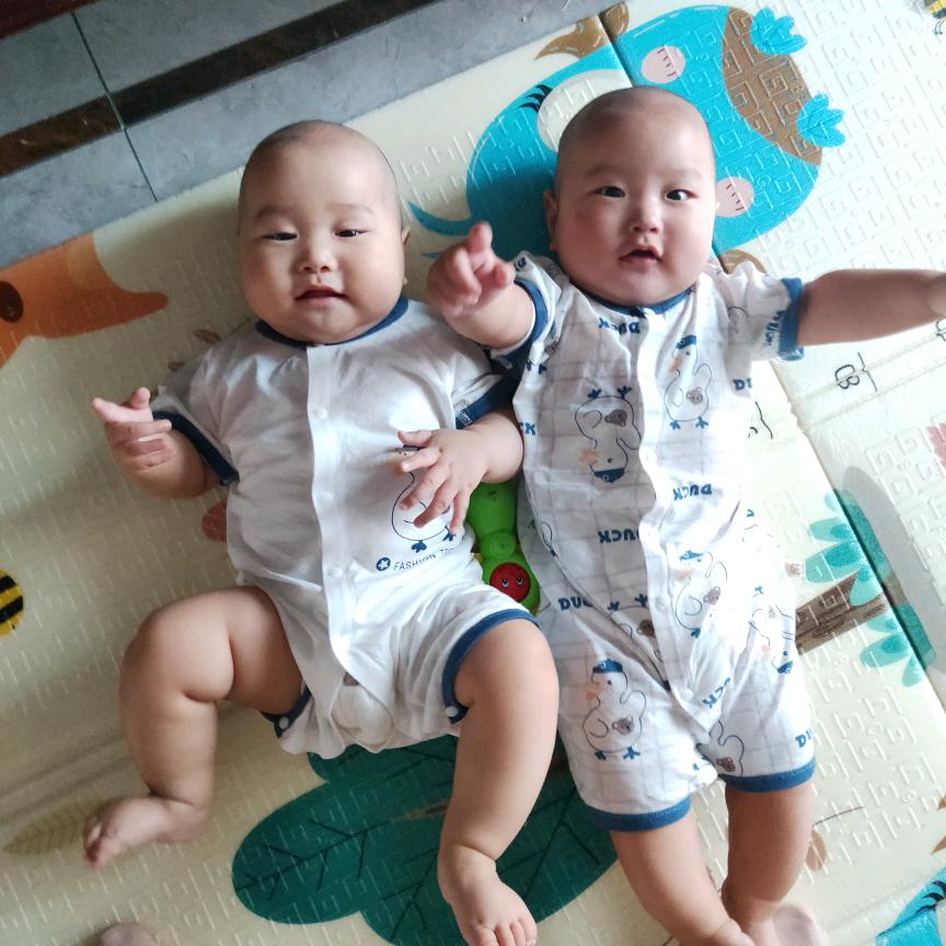 双胞胎宝妈要努力