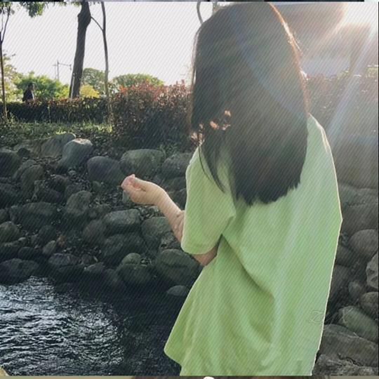 爱捡蘑菇的小姐姐