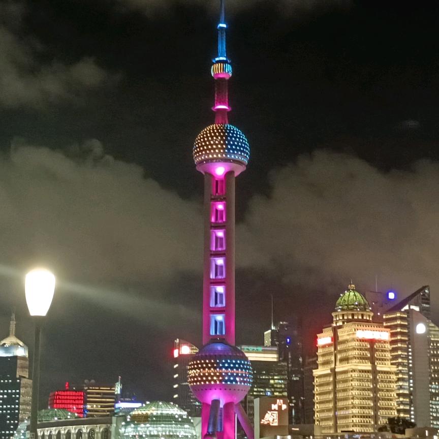 农民工雨中等你忙