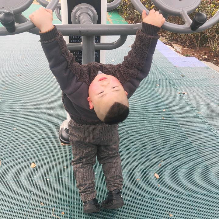玉儿爱健身的小胖子