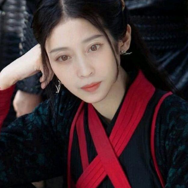 绝壁上的灵芝