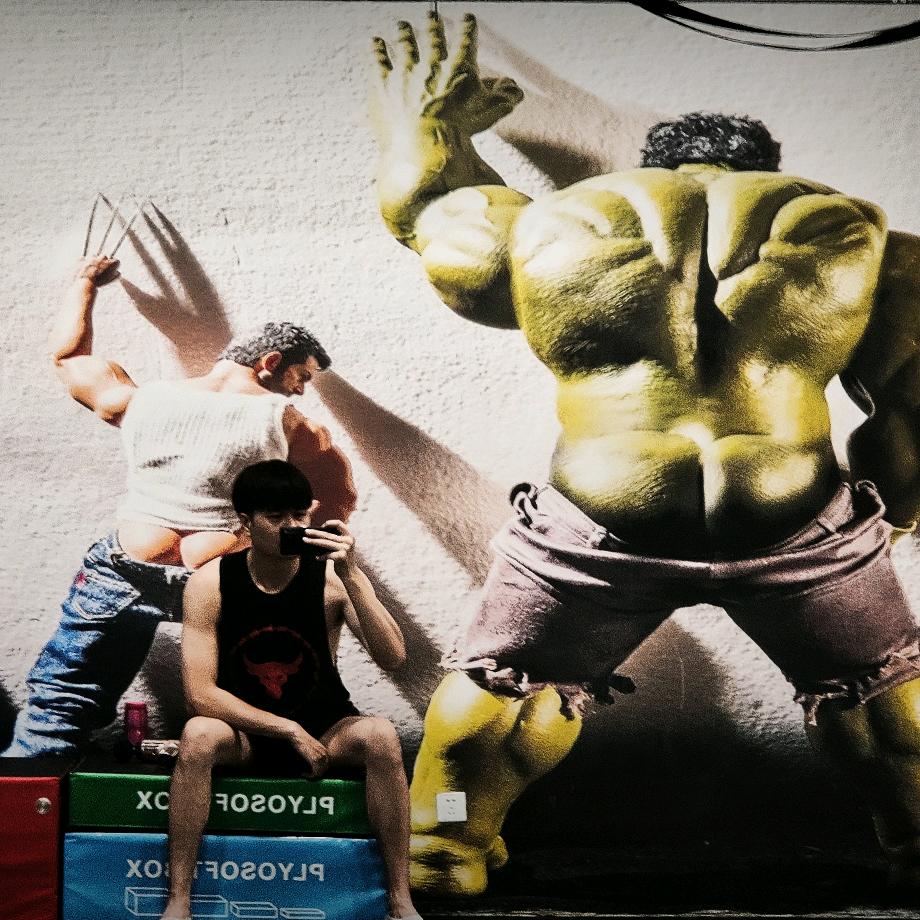 嗯                  ╲