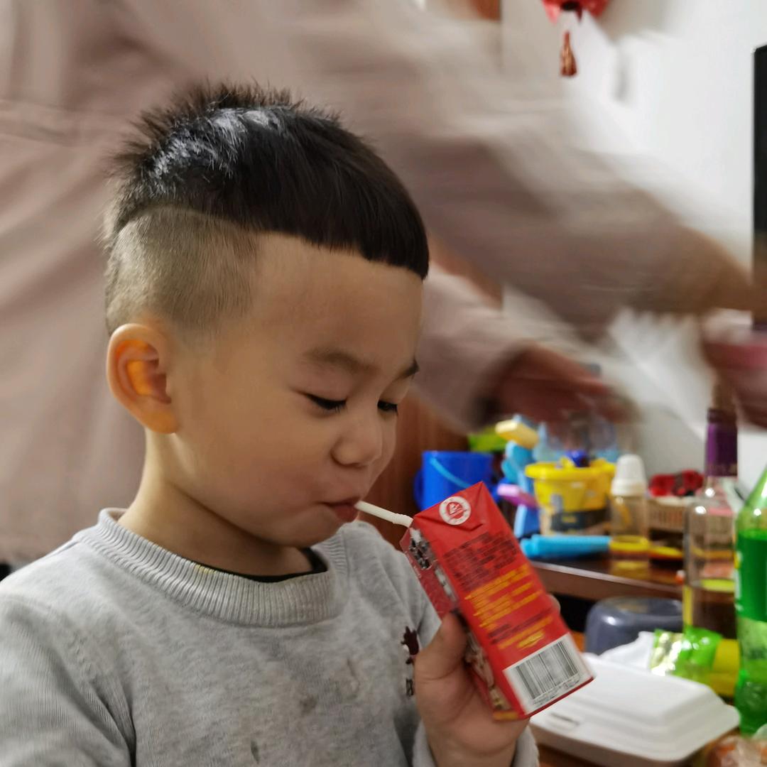 初次见面挥挥手