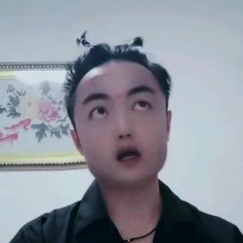 方脸戴小静