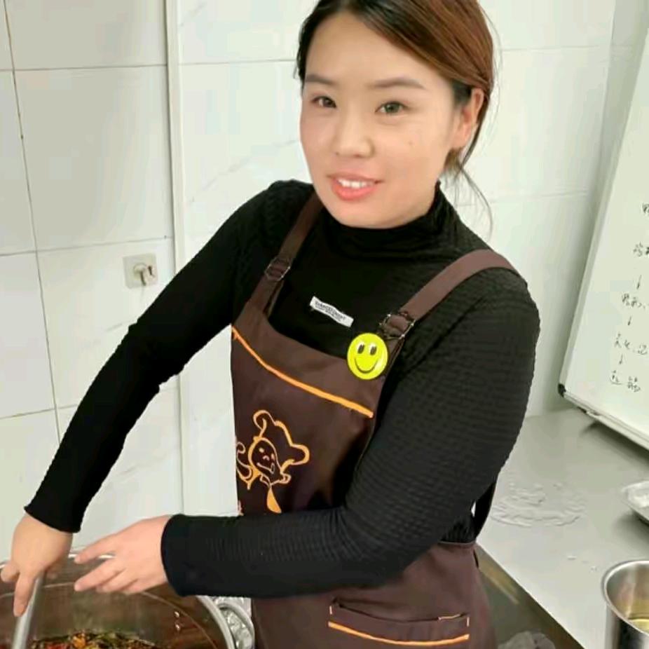 妍妹卤味摆摊