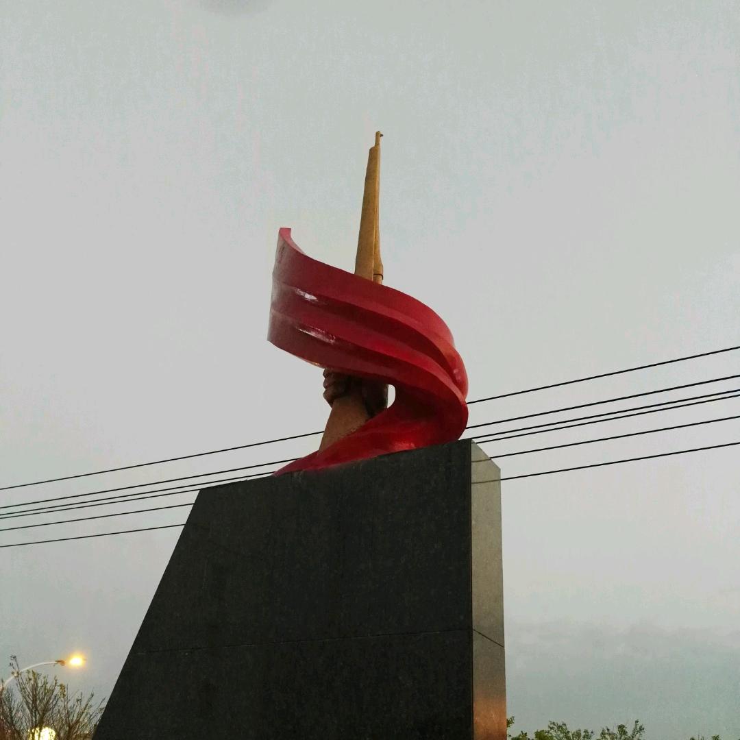 赣州红土地雕塑