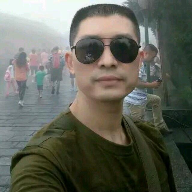 三哥地摊烈火牛肉、铁板鱿鱼