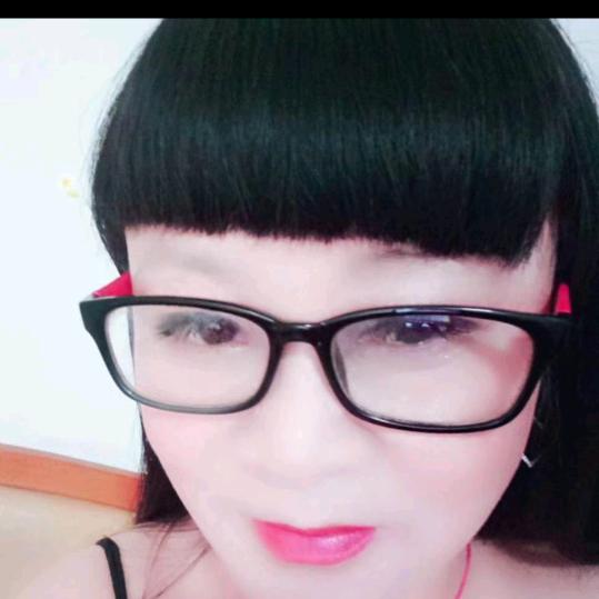 周姐经营各种手机配件，流浪动物救助