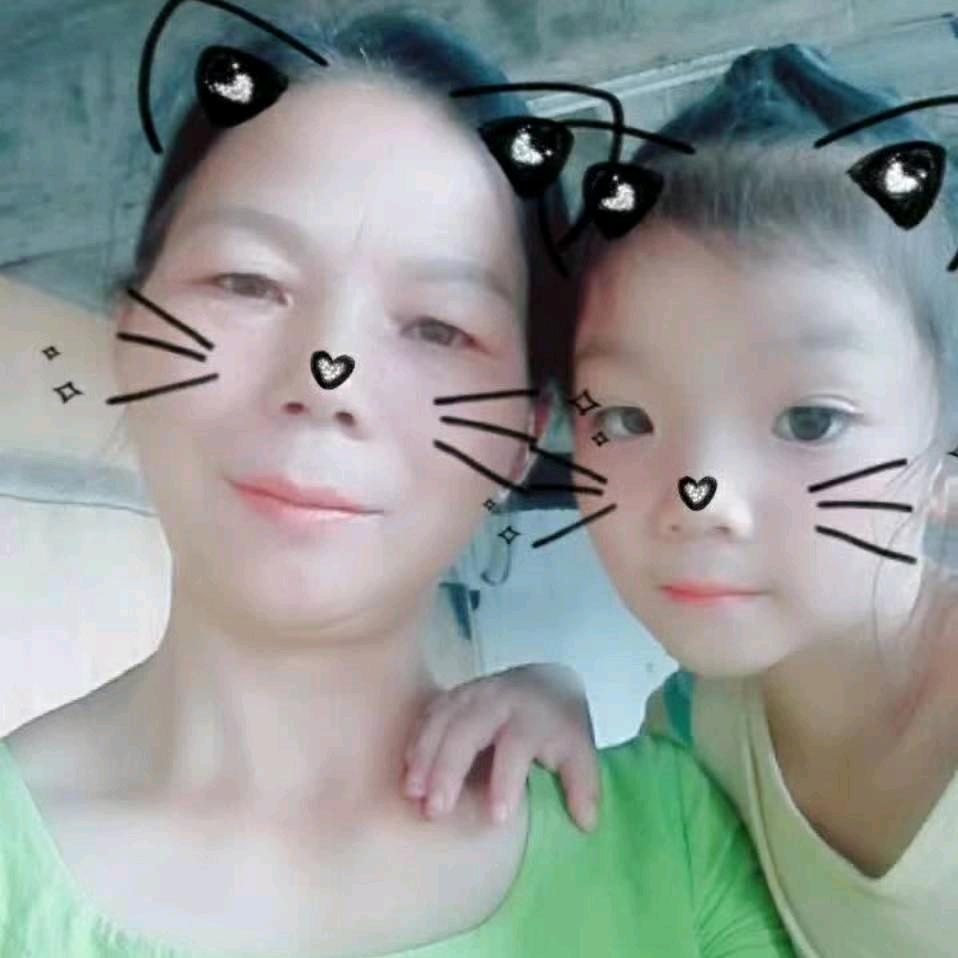 梁万英