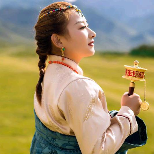 🕊ꦿℳ爱情ঞ败给人民币꧔ꦿ᭄💖🕊