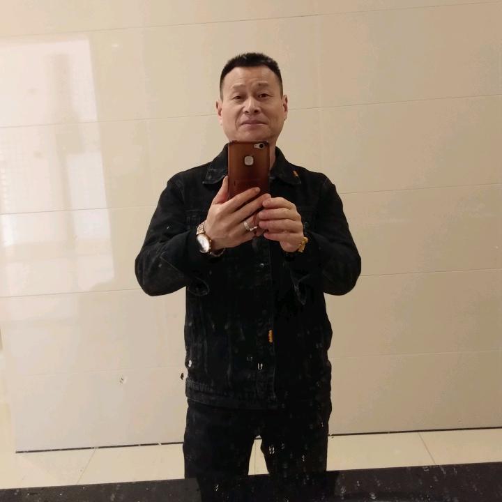 专业胡桃木大板批发。