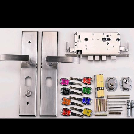 鲁班开锁换锁修锁配汽车钥匙遥控器