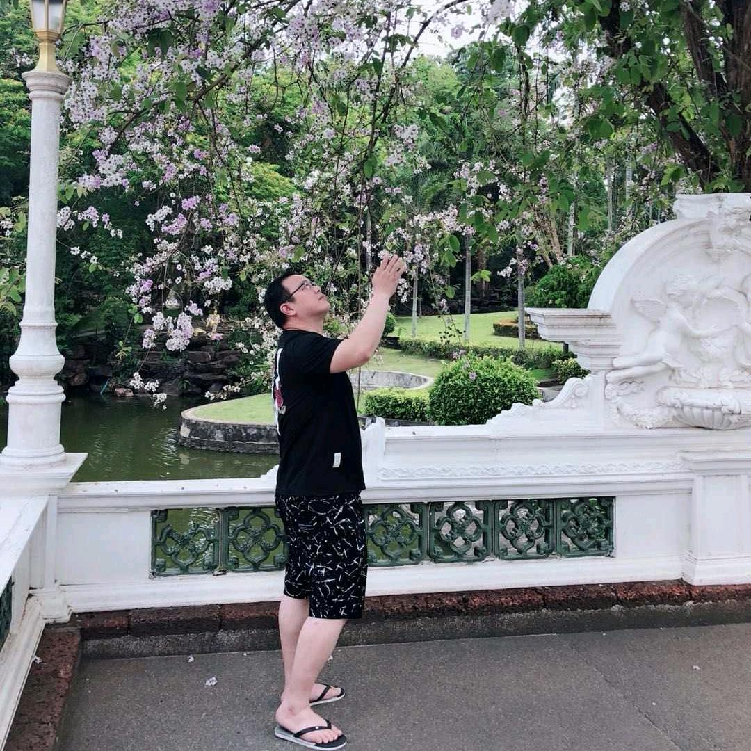 爱君如梦
