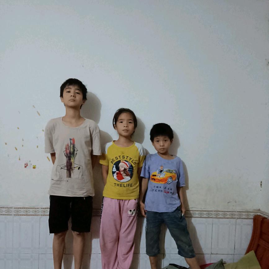 单亲爸爸，(本人从十二岁没有一个眼睛了)