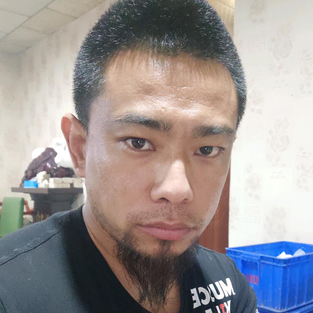 小胡子伟探店