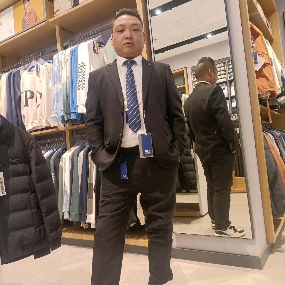 威廉酒吧营销经理。啊飞