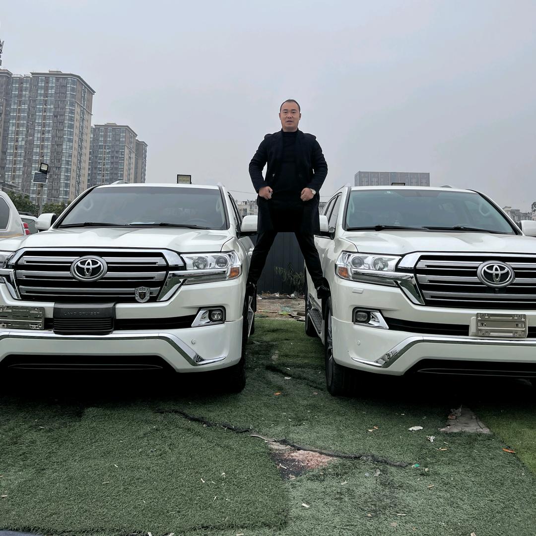 成都霸道老陈二手车