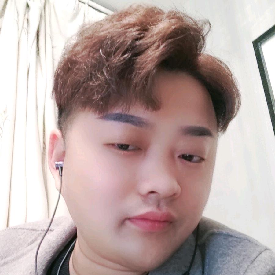 曲阜黑眼圈减龄烫发邢老师