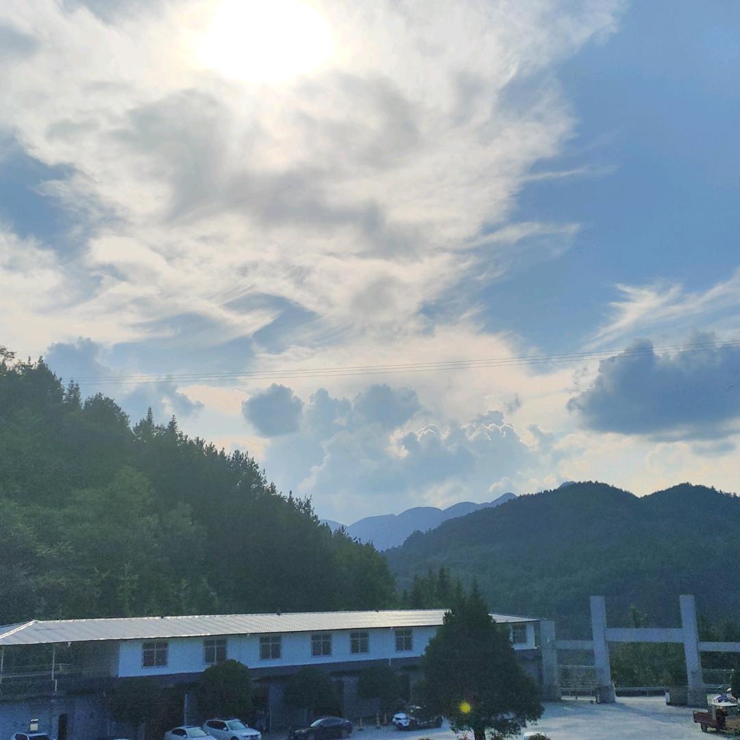 把你的名字写在烟上吸进肺里