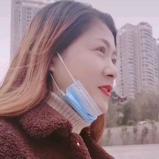 谭容