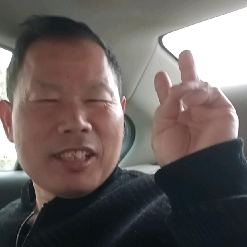 一个爱唱歌的老头